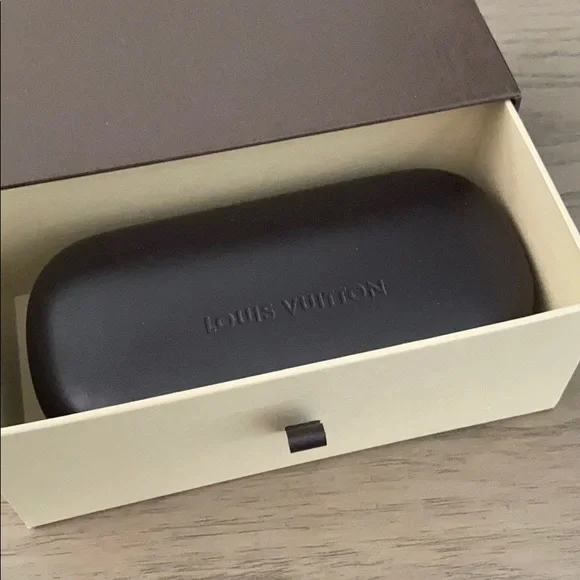 Louis Vuitton sunglasses - Picture 3 of 8